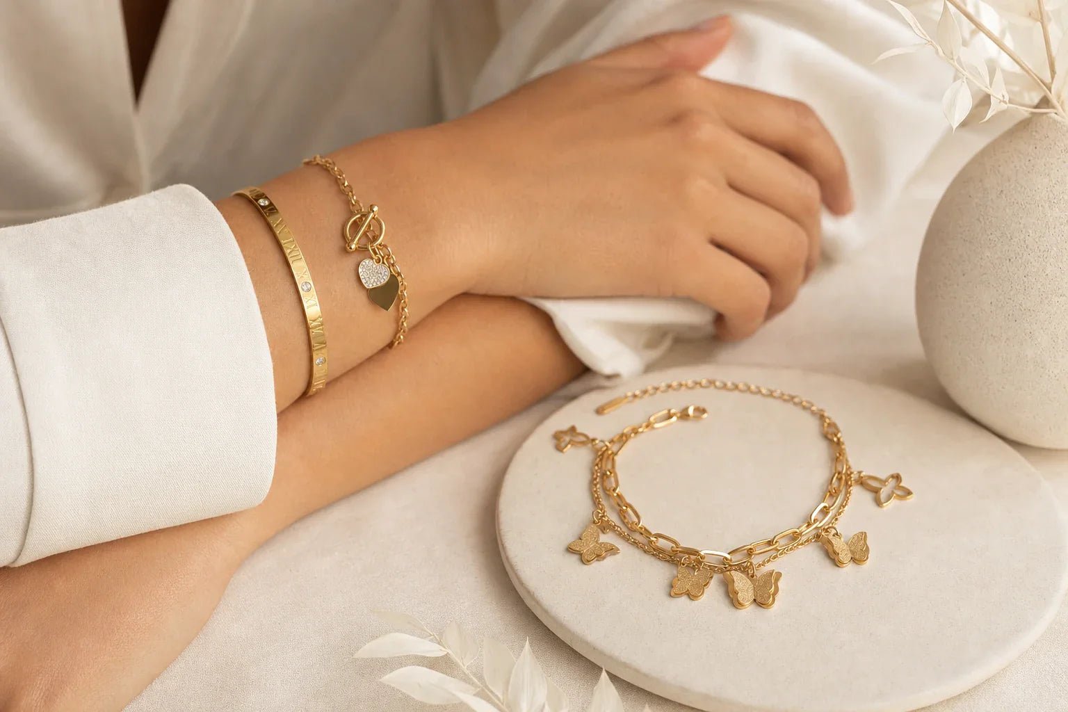 Gull armbånd du kan bruke hver dag – kundenes favoritter - Aurora Jewellery Norge