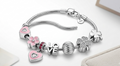 Aurora Hearts &amp; Clovers Charm-armbånd Aurora Jewellery Norge