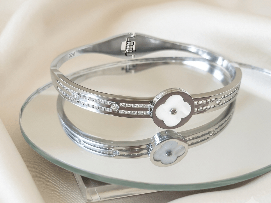 Aurora Clover Bangle - Aurora Jewellery NorgeAurora Clover Bangle Aurora Jewellery Norge7