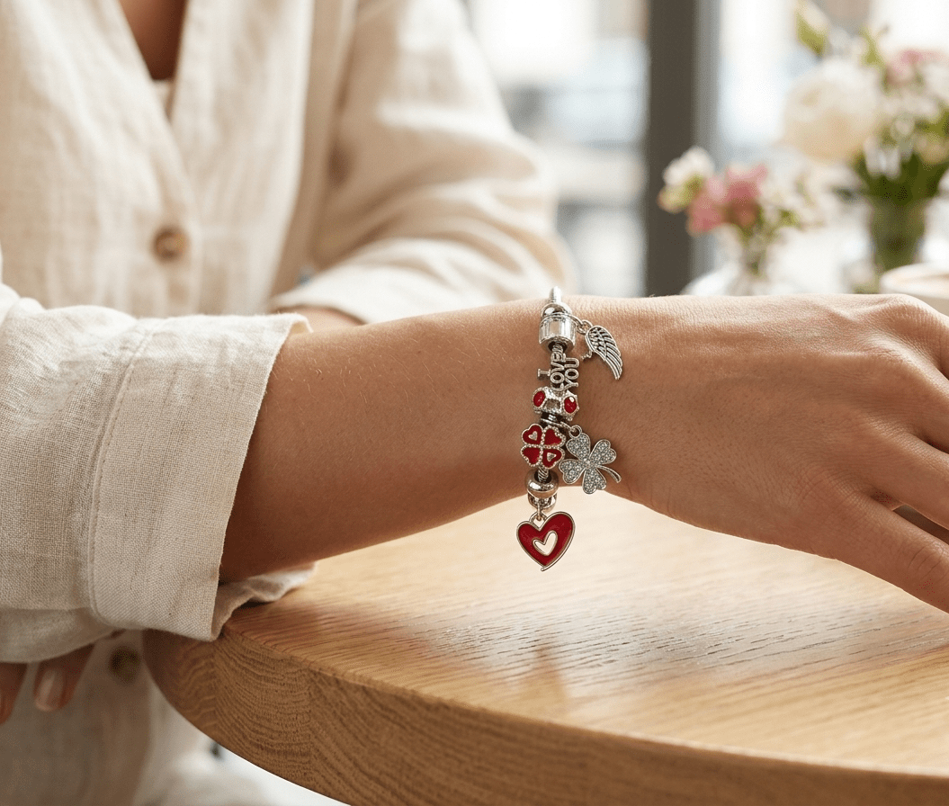 Aurora Hearts &amp; Clovers Charm-armbånd - Aurora Jewellery NorgeAurora Hearts &amp; Clovers Charm-armbånd Aurora Jewellery Norge7