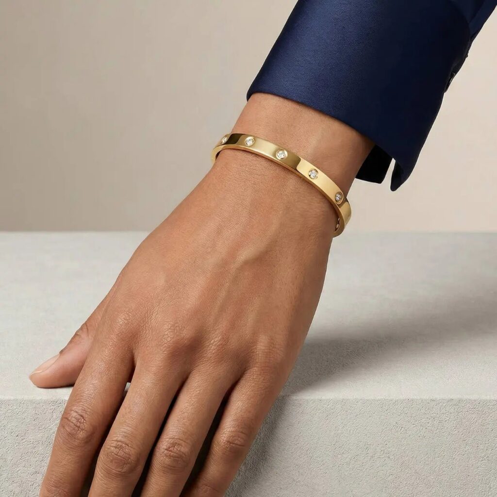 Armring med krystaller i gull, flere detaljer