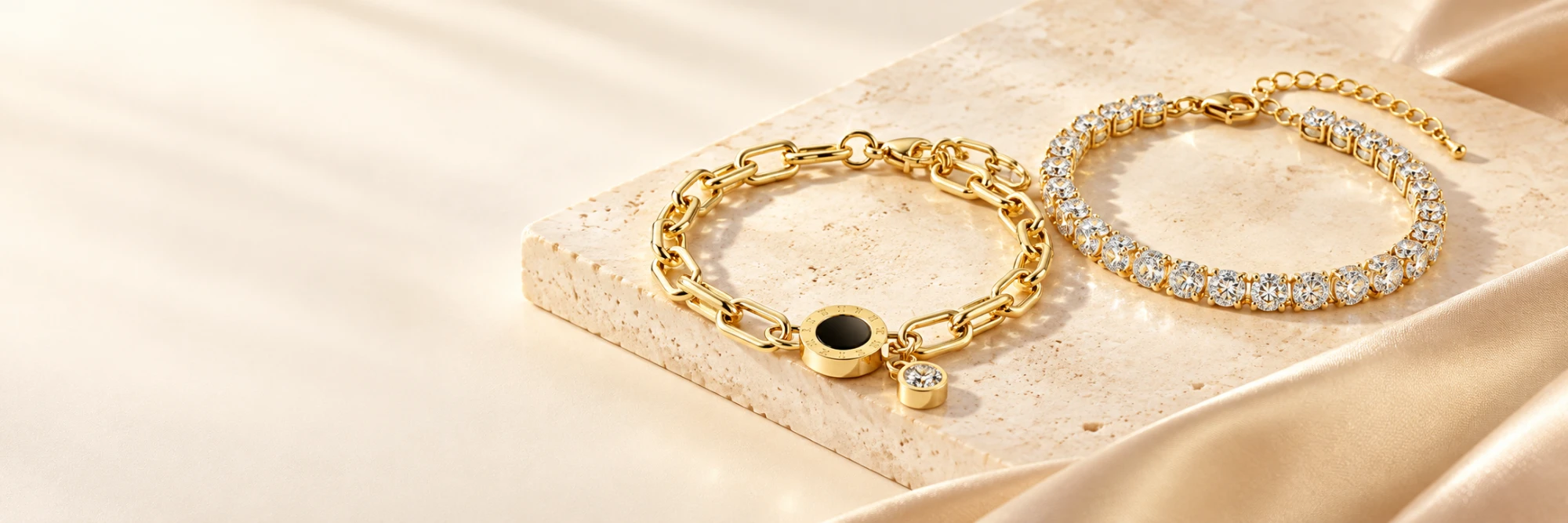 Armbånd med romertall og tennisarmbånd i 18K gullbelagt stål